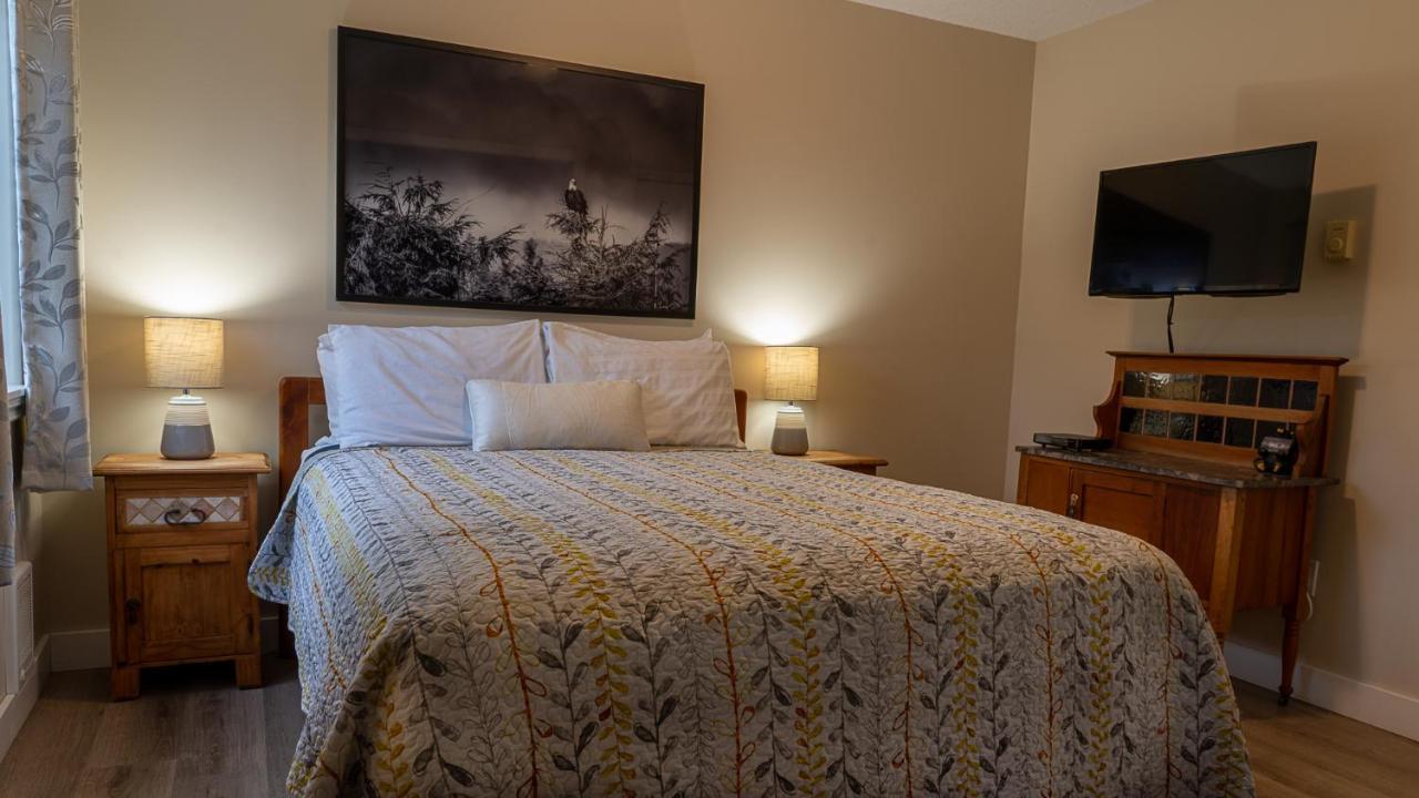 Wild Pacific Guest Suites Юклулет Екстер'єр фото