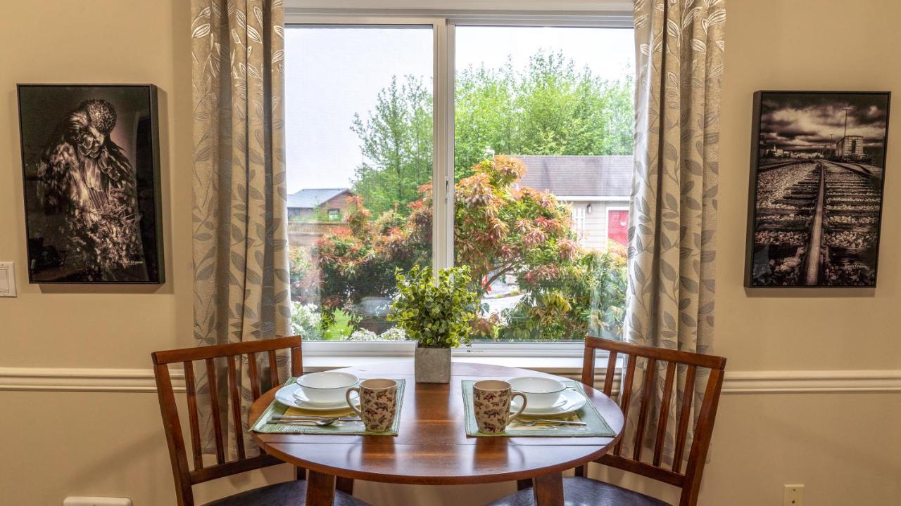 Wild Pacific Guest Suites Юклулет Екстер'єр фото